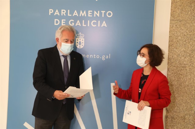 EAPN Galicia entrega ao presidente do Parlamento unha proposta de declaración institucional e as conclusións dun encontro sobre a pobreza